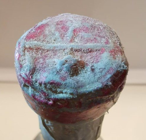 Red capsule