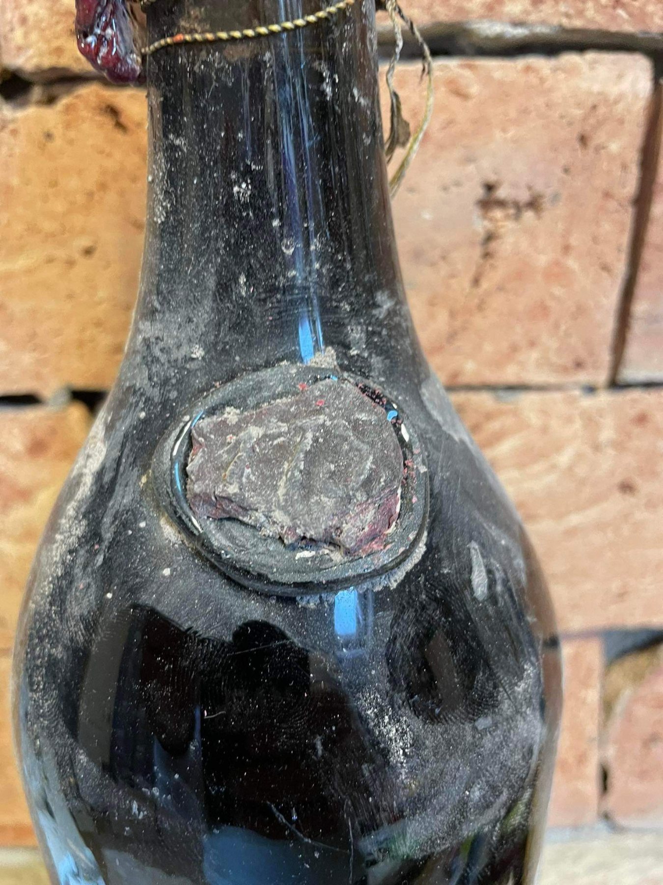 Wax seal applied to the shoulder of the bottle, 1758