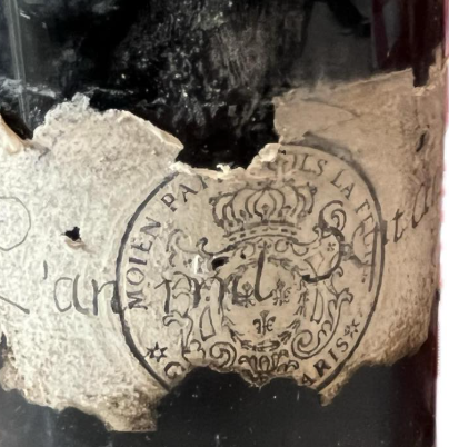 Detail of the circular stamp, MOIEN PA[PIER II] SOLS LA FEU[ILLE] legible around the crowned escutcheon