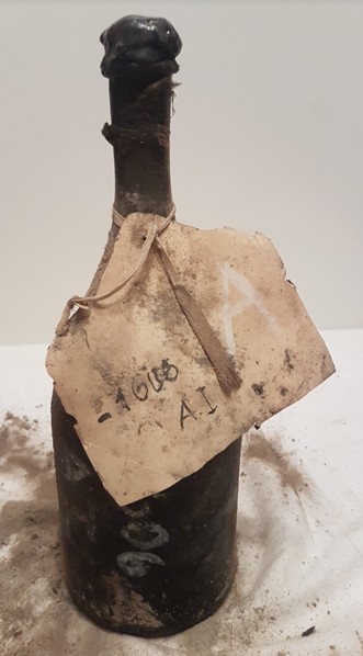 The 1606 Fukier bottle with its cellar label