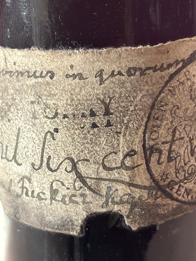 The label: “cent vingt” across the Paris timbre