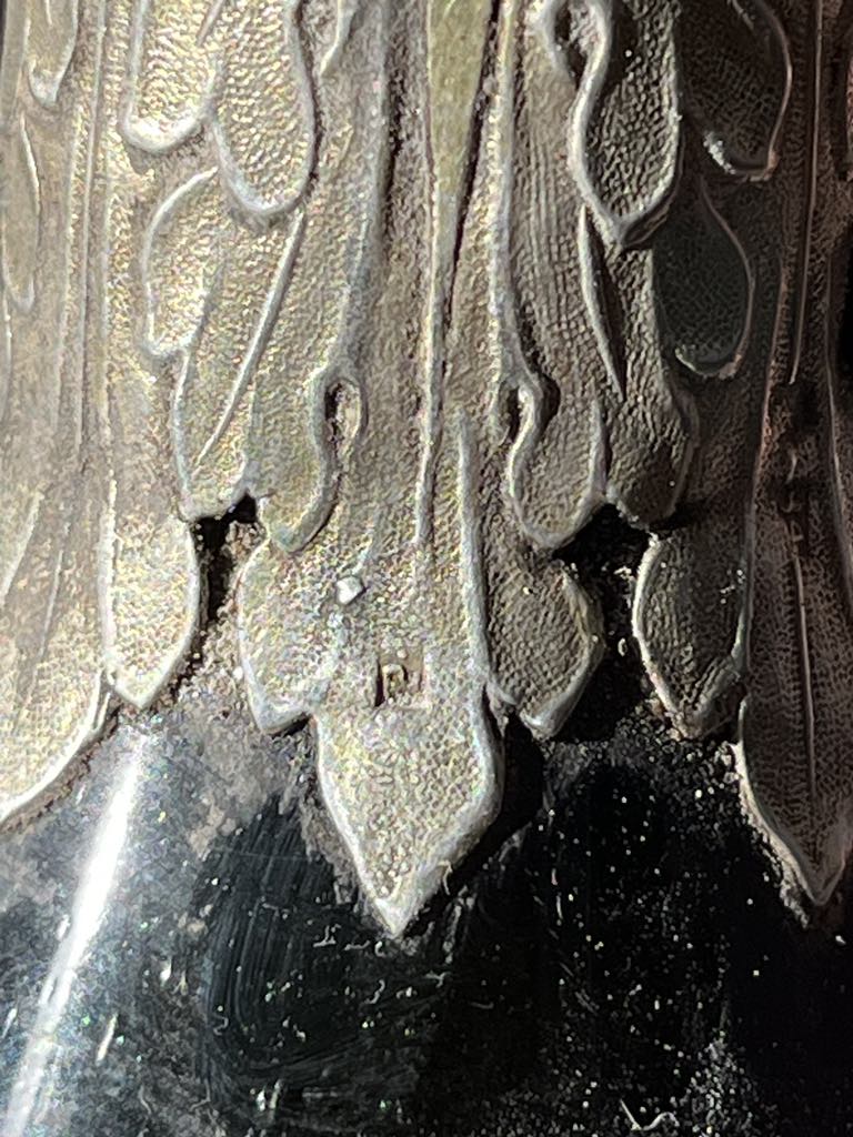 The gilt silver neck leaves with a struck hallmark