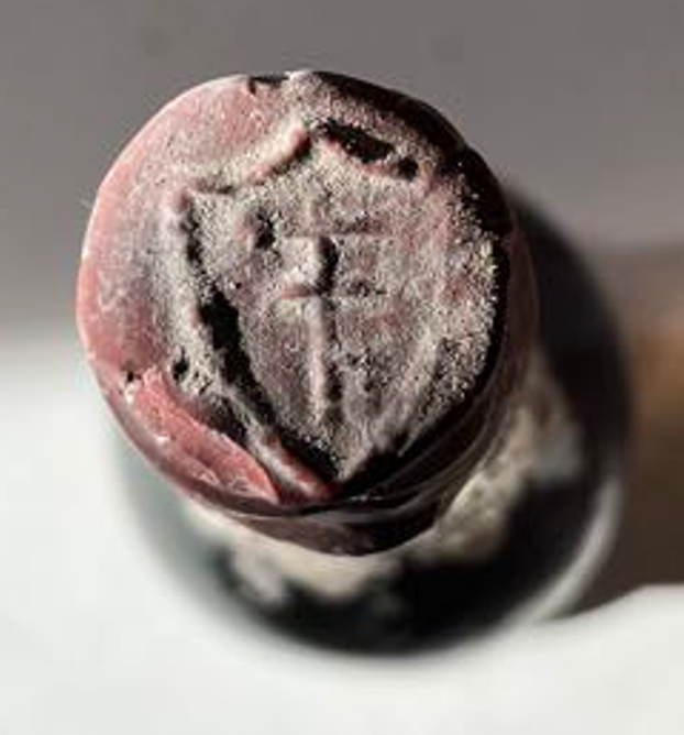 The wax over the cork, bearing the Pilawa arms