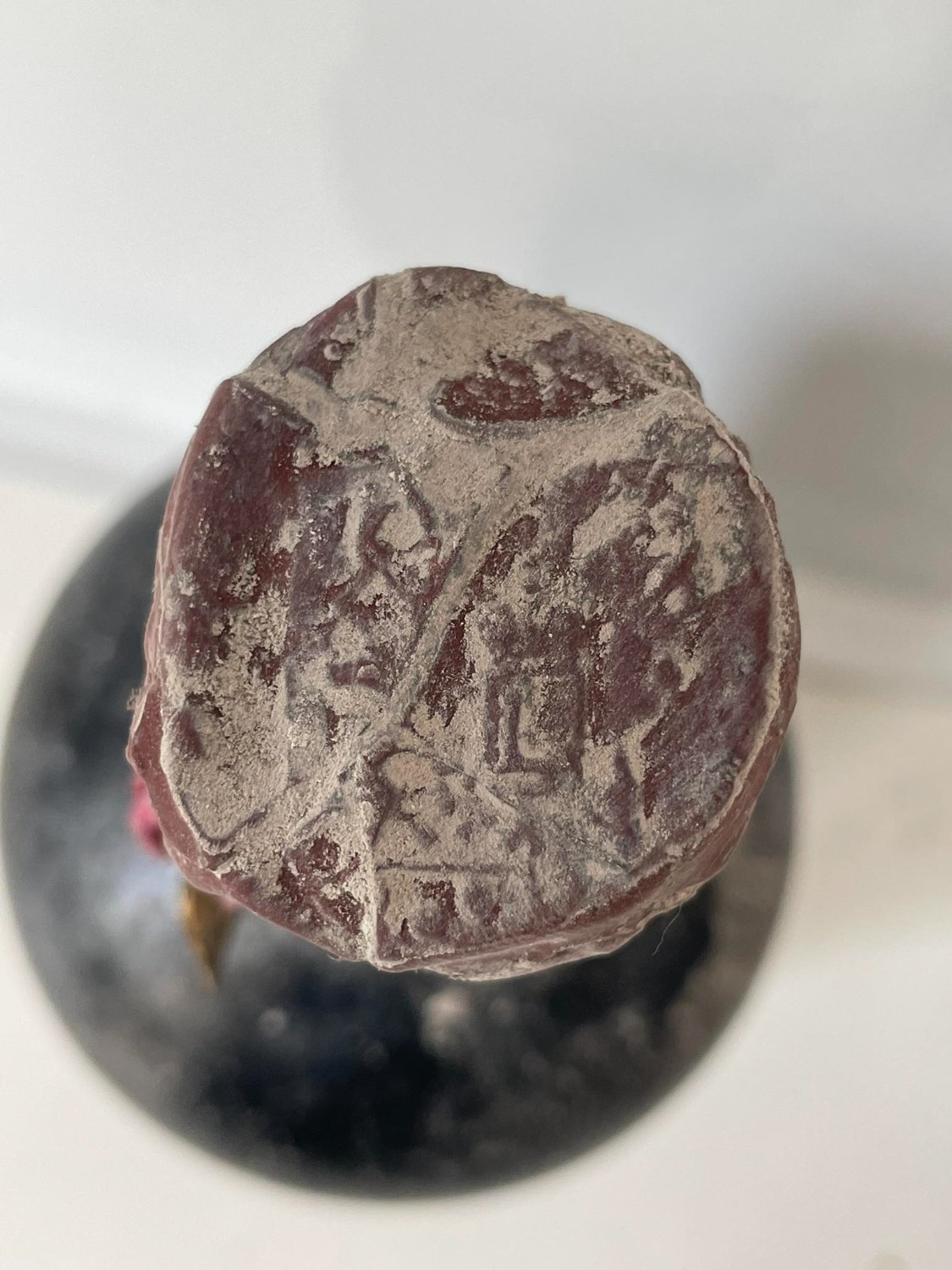 The wax seal with the arms of Pál Esterházy: the L, the griffin with sword and roses, the three rose heads