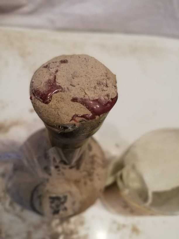 The cork capped in dark red sealing compound, seen from above