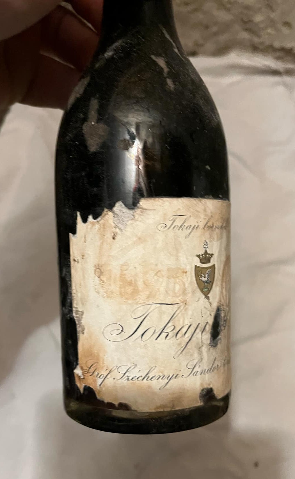 The label in detail with the round stamp of the Royal Hungarian State Model Cellar at Budapest