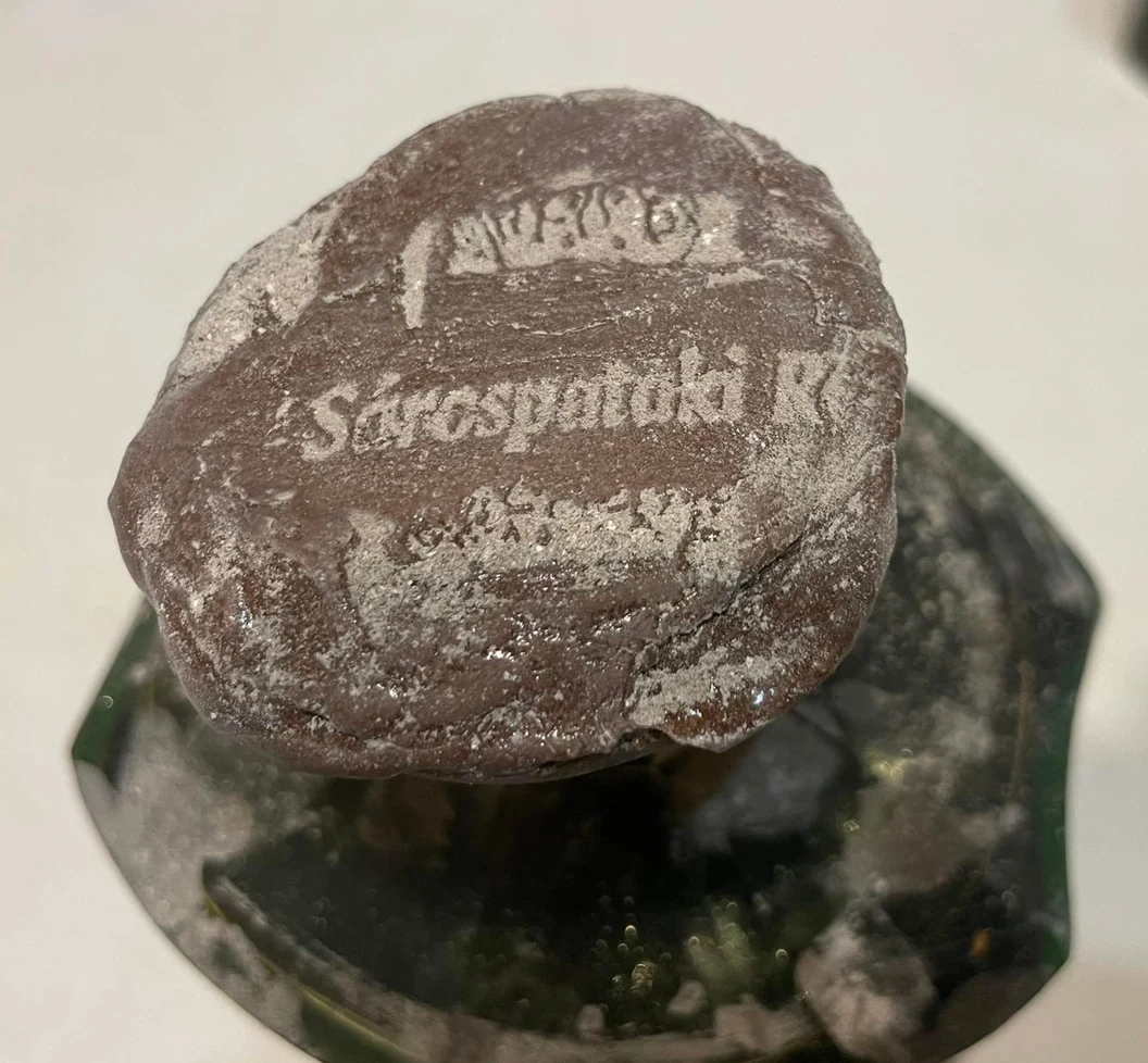 The cork branded Sárospataki Ref. Főiskola, seen from above