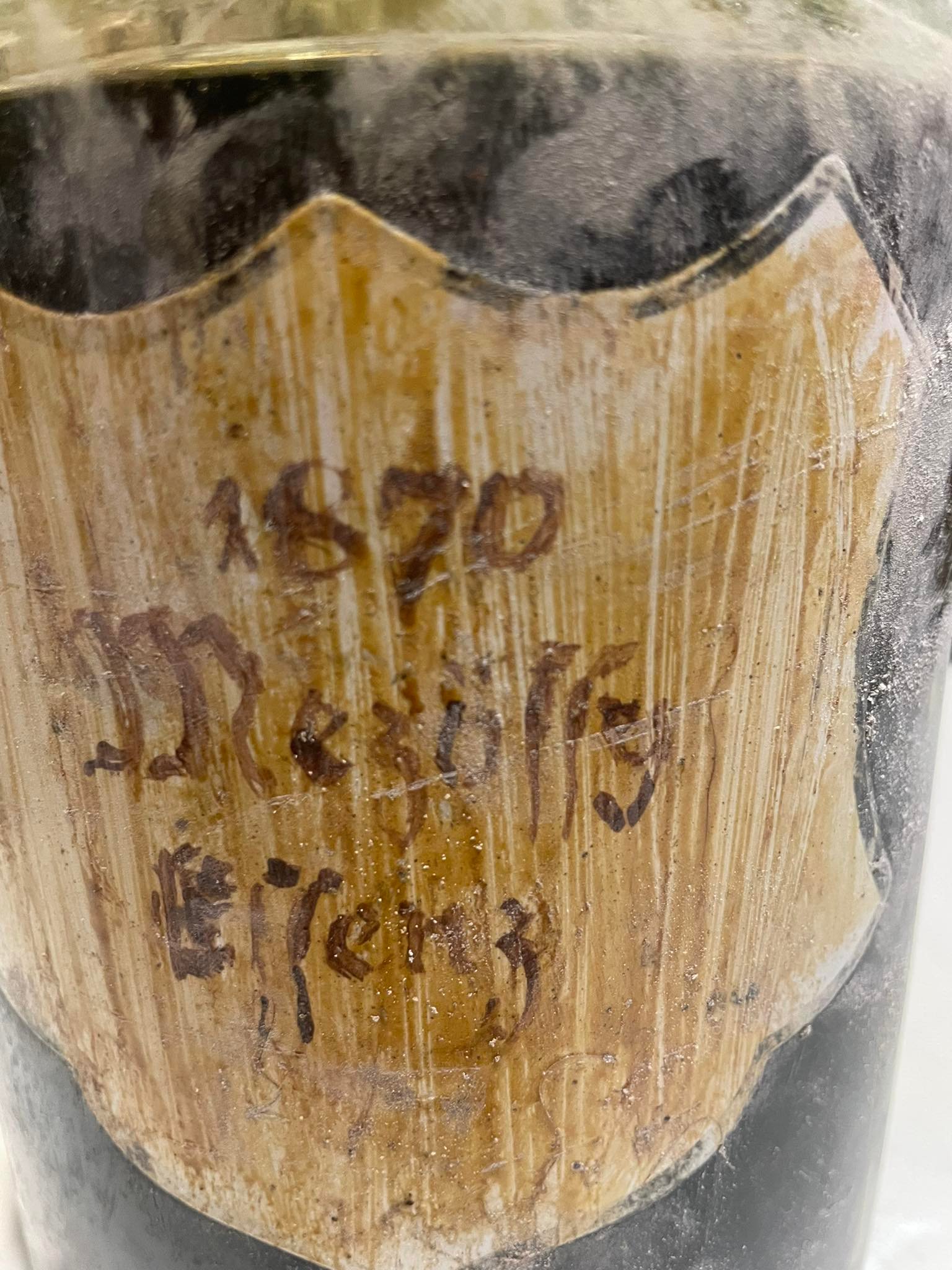 The painted shield label in detail: 1870 Mezőssy Essenz in gothic script