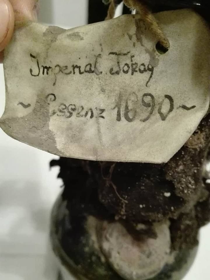 Parchment neck tag reading Imperial Tokay, Essenz 1690
