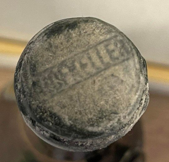 Capsule seen from above, the embossed lettering K. K. HOFKELLER legible across the wax