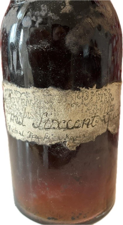 Centre of the label, six cent quatre in French script