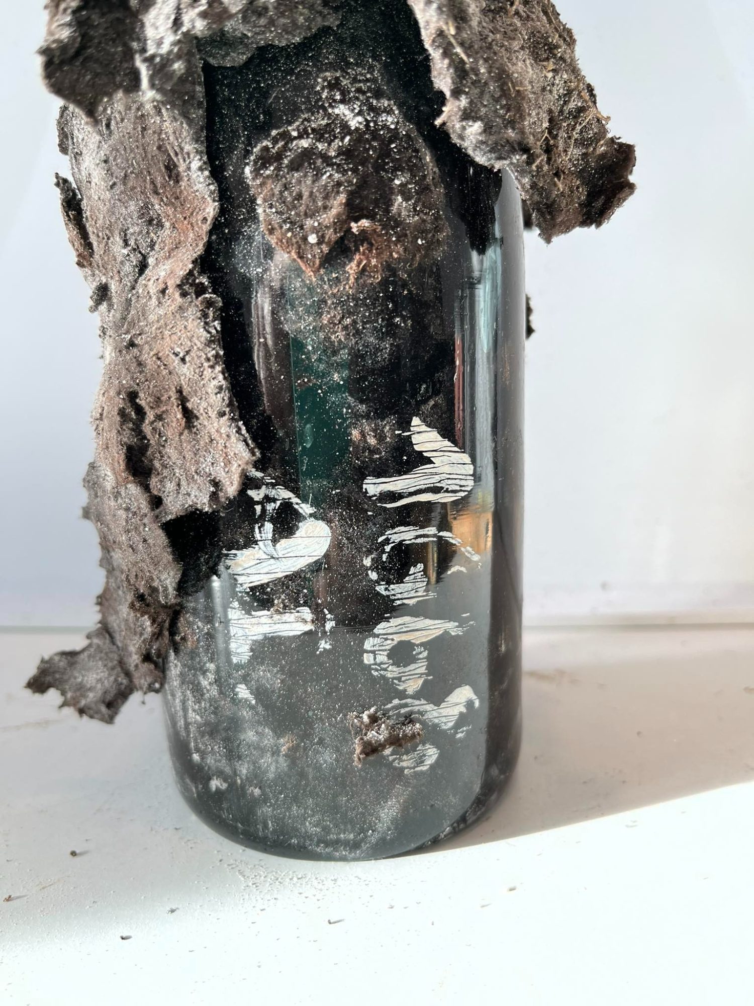 The Tarasiewicz paper strip on the same bottle